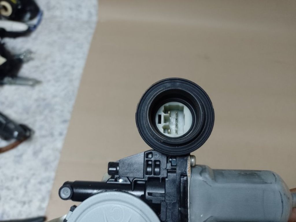 69804-02150 | Стеклоподъемник задн. лев. TOYOTA COROLLA 150 06-13 - Фото 3