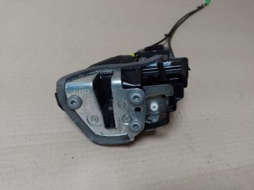 Замок двері задн. лів. TOYOTA PRIUS C/AQUA 11-14