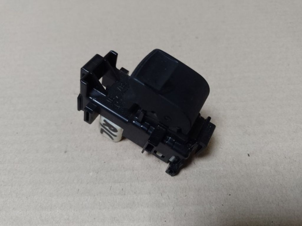 84810-52030 | Кнопка склопідіймача задн. лів. TOYOTA PRIUS C/AQUA 11-14 - Фото 2