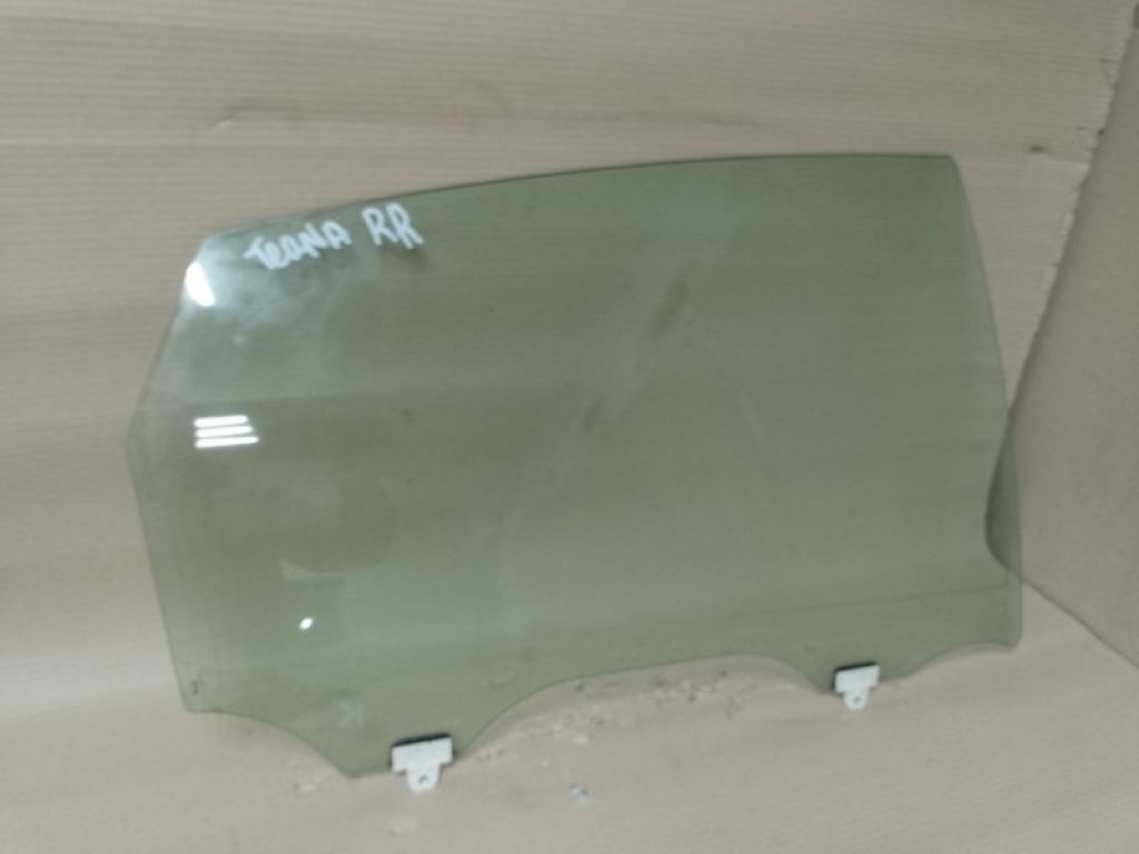 82300-JN20A | Скло дверей задн. прав. NISSAN TEANA J32 08-14