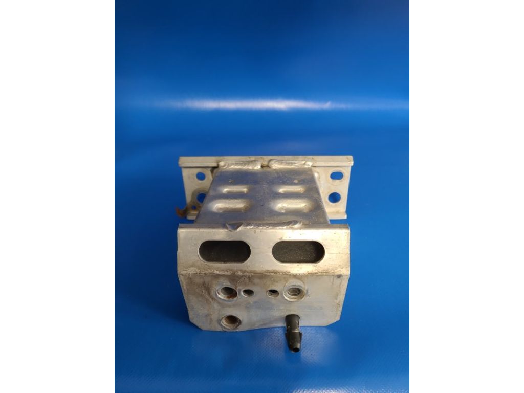 57013-47040 | Кронштейн/крепление усилителя переднего бампера прав. TOYOTA PRIUS - 30 09-17 - Фото 3
