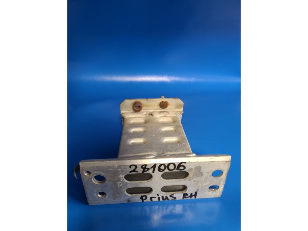 57013-47040 | Кронштейн/крепление усилителя переднего бампера прав. TOYOTA PRIUS - 30 09-17