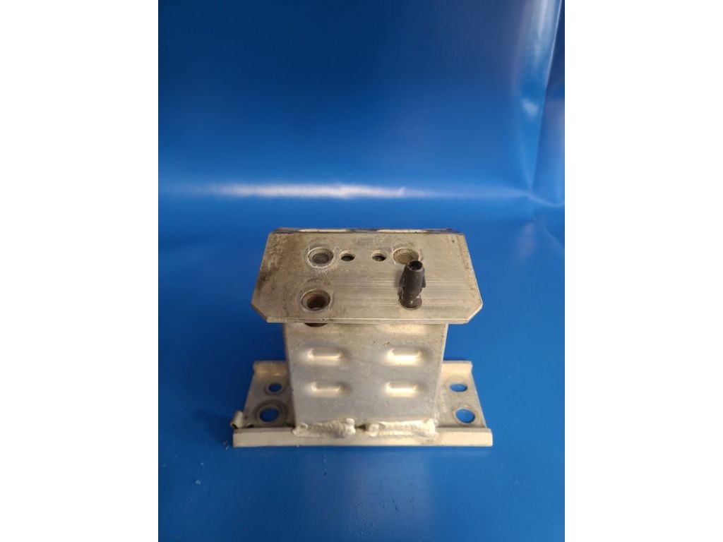 57013-47040 | Кронштейн/крепление усилителя переднего бампера прав. TOYOTA PRIUS - 30 09-17 - Фото 2