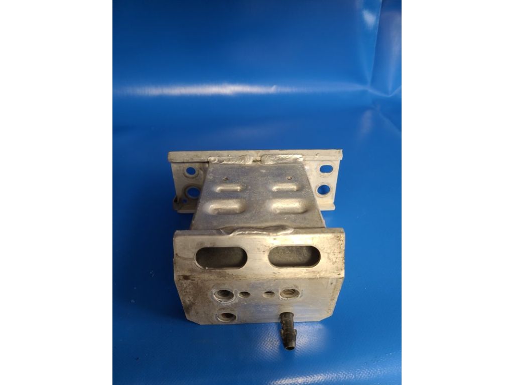 57013-47040 | Кронштейн/крепление усилителя переднего бампера прав. TOYOTA PRIUS - 30 09-17 - Фото 3