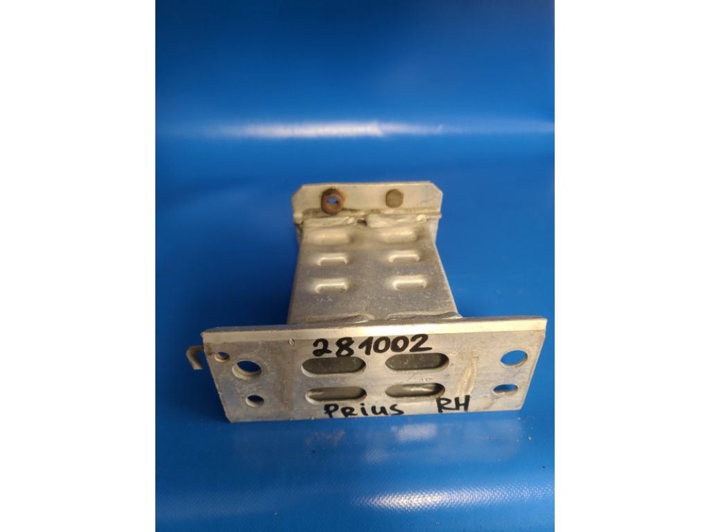 57013-47040 | Кронштейн/крепление усилителя переднего бампера прав. TOYOTA PRIUS - 30 09-17