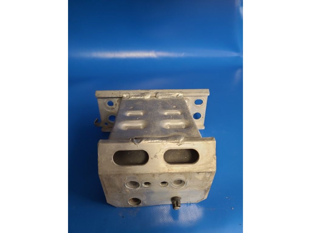 57013-47040 | Кронштейн/крепление усилителя переднего бампера прав. TOYOTA PRIUS - 30 09-17 - Фото 3