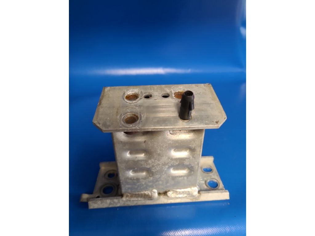 57013-47040 | Кронштейн/крепление усилителя переднего бампера прав. TOYOTA PRIUS - 30 09-17 - Фото 4