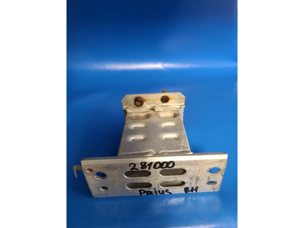 57013-47040 | Кронштейн/крепление усилителя переднего бампера прав. TOYOTA PRIUS - 30 09-17