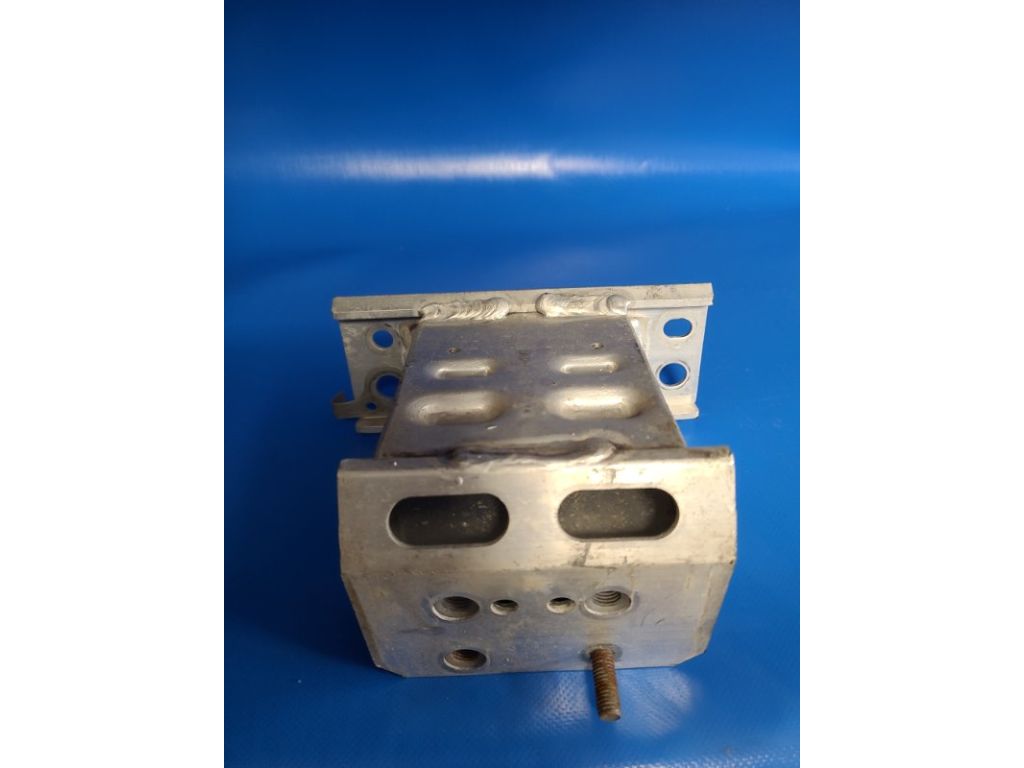 57013-47040 | Кронштейн/крепление усилителя переднего бампера прав. TOYOTA PRIUS - 30 09-17 - Фото 3