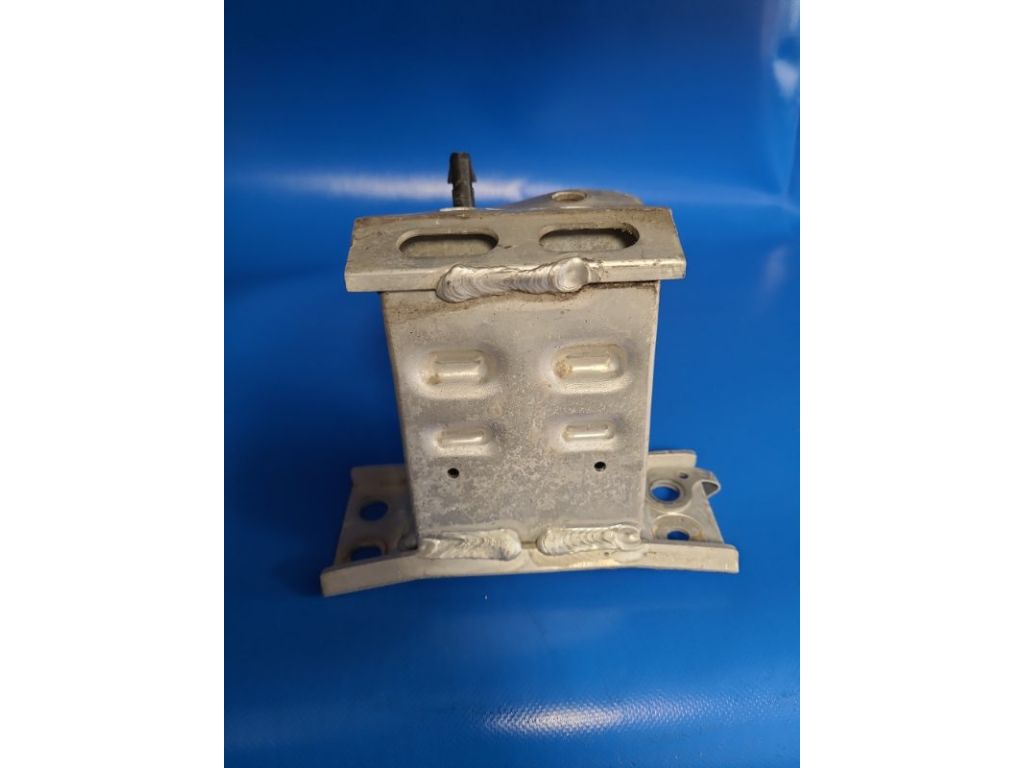 57013-47040 | Кронштейн/крепление усилителя переднего бампера прав. TOYOTA PRIUS - 30 09-17 - Фото 2