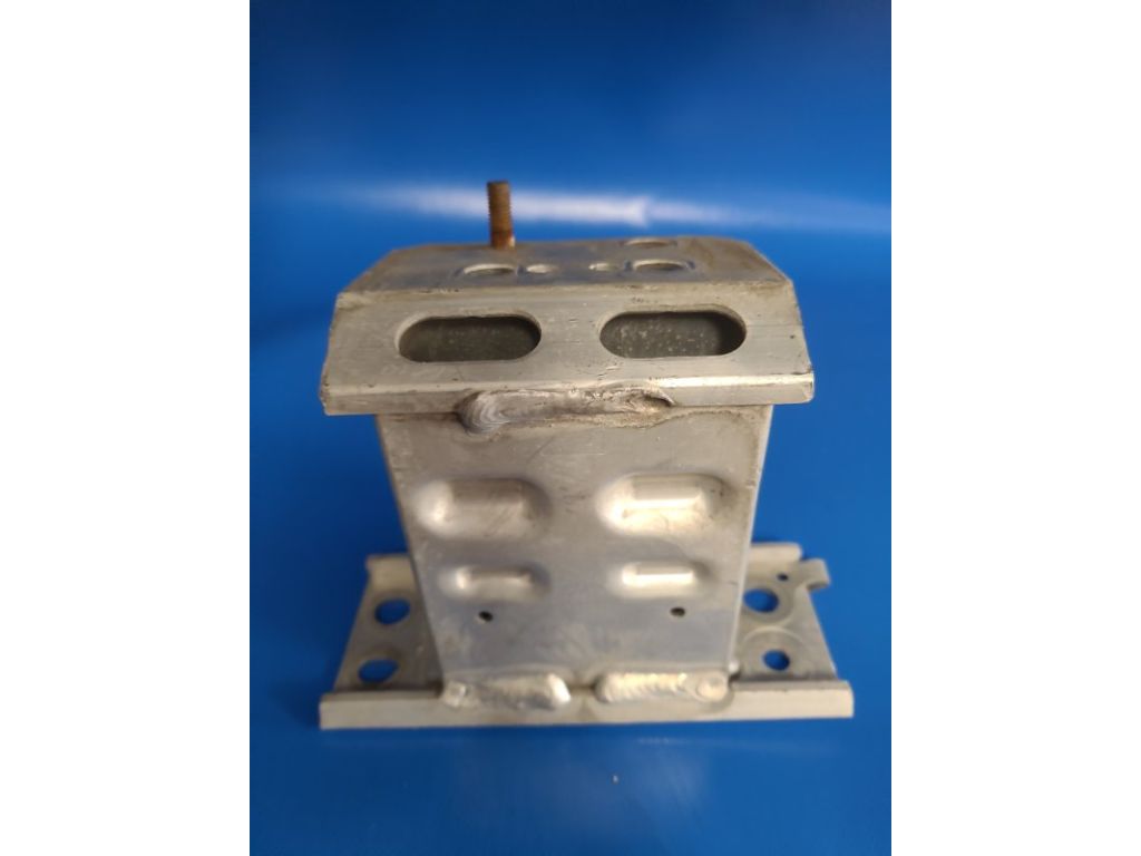 57013-47040 | Кронштейн усилителя переднего бампера прав. TOYOTA PRIUS - 30 09-17 - Фото 2