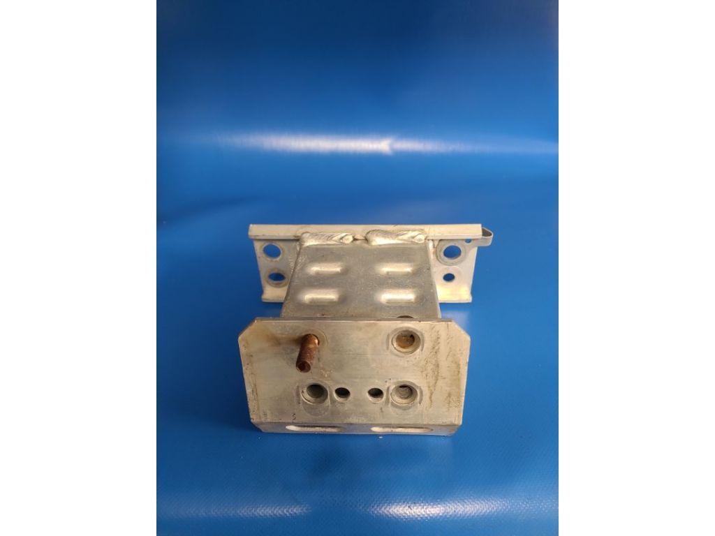 57013-47040 | Кронштейн усилителя переднего бампера прав. TOYOTA PRIUS - 30 09-17 - Фото 3