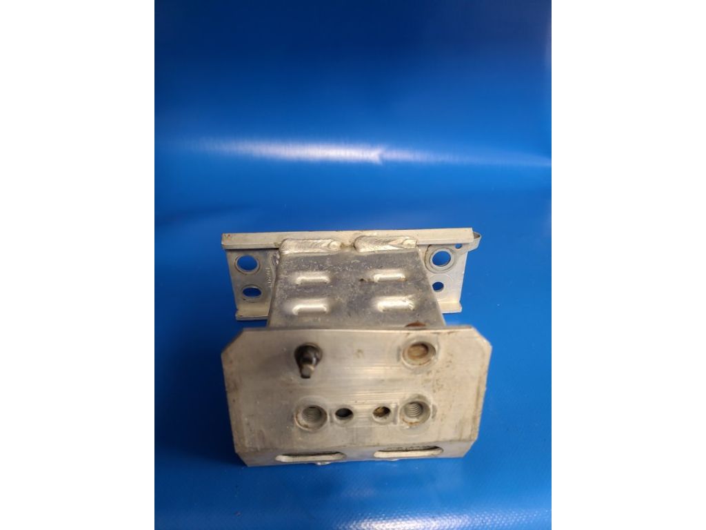 57013-47040 | Кронштейн/крепление усилителя переднего бампера прав. TOYOTA PRIUS - 30 09-17 - Фото 3