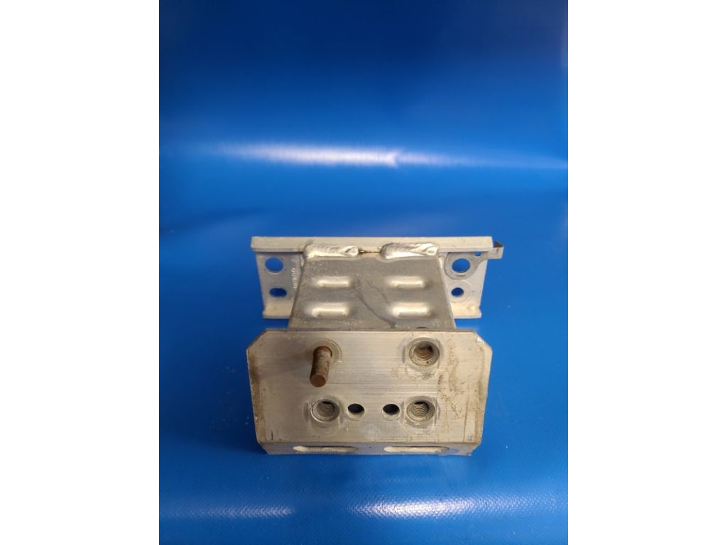 57013-47040 | Кронштейн/крепление усилителя переднего бампера прав. TOYOTA PRIUS - 30 09-17 - Фото 3