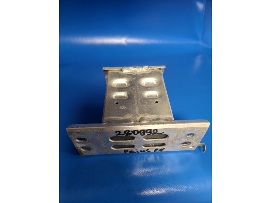 57013-47040 | Кронштейн/крепление усилителя переднего бампера прав. TOYOTA PRIUS - 30 09-17