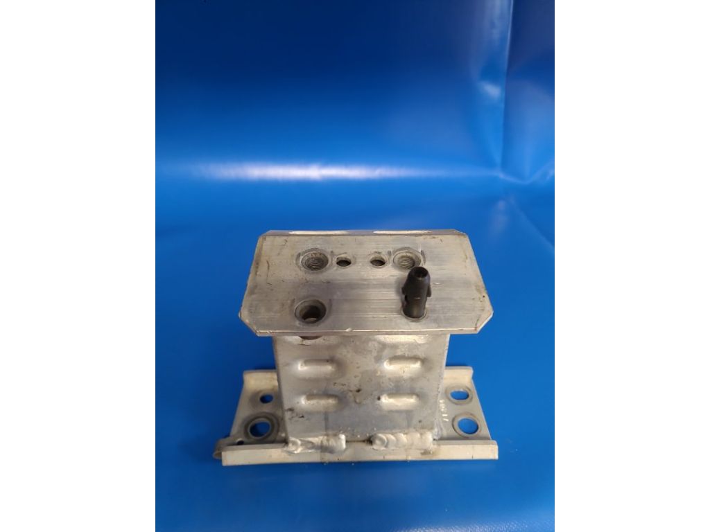 57013-47040 | Кронштейн усилителя переднего бампера прав. TOYOTA PRIUS - 30 09-17 - Фото 2