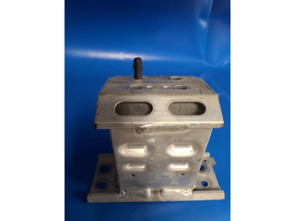 57013-47040 | Кронштейн усилителя переднего бампера прав. TOYOTA PRIUS - 30 09-17 - Фото 4