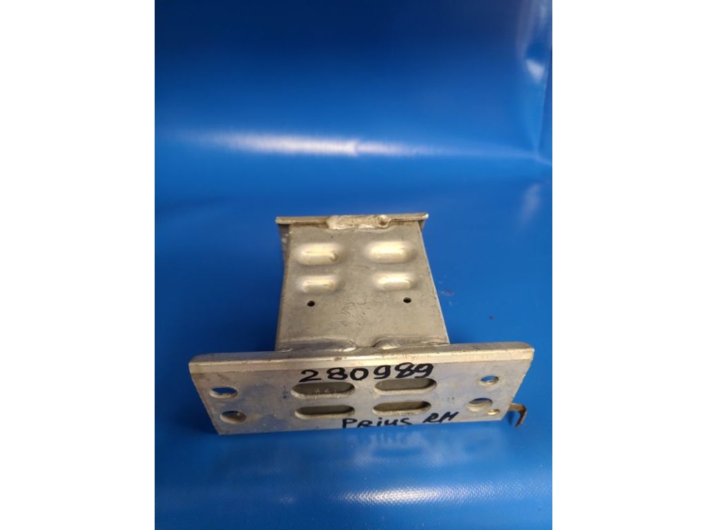 57013-47040 | Кронштейн/крепление усилителя переднего бампера прав. TOYOTA PRIUS - 30 09-17
