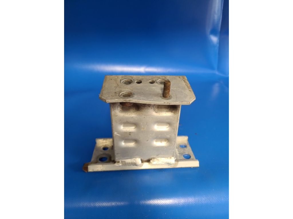 57013-47040 | Кронштейн/крепление усилителя переднего бампера прав. TOYOTA PRIUS - 30 09-17 - Фото 4