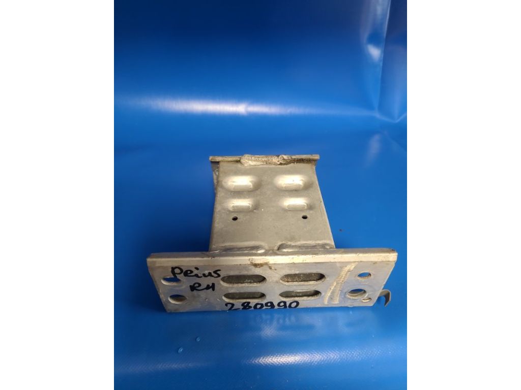 57013-47040 | Кронштейн/крепление усилителя переднего бампера прав. TOYOTA PRIUS - 30 09-17
