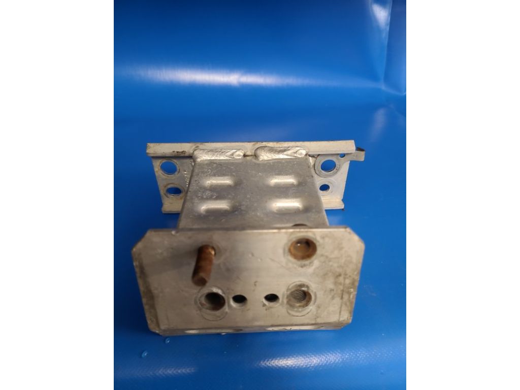 57013-47040 | Кронштейн/крепление усилителя переднего бампера прав. TOYOTA PRIUS - 30 09-17 - Фото 3