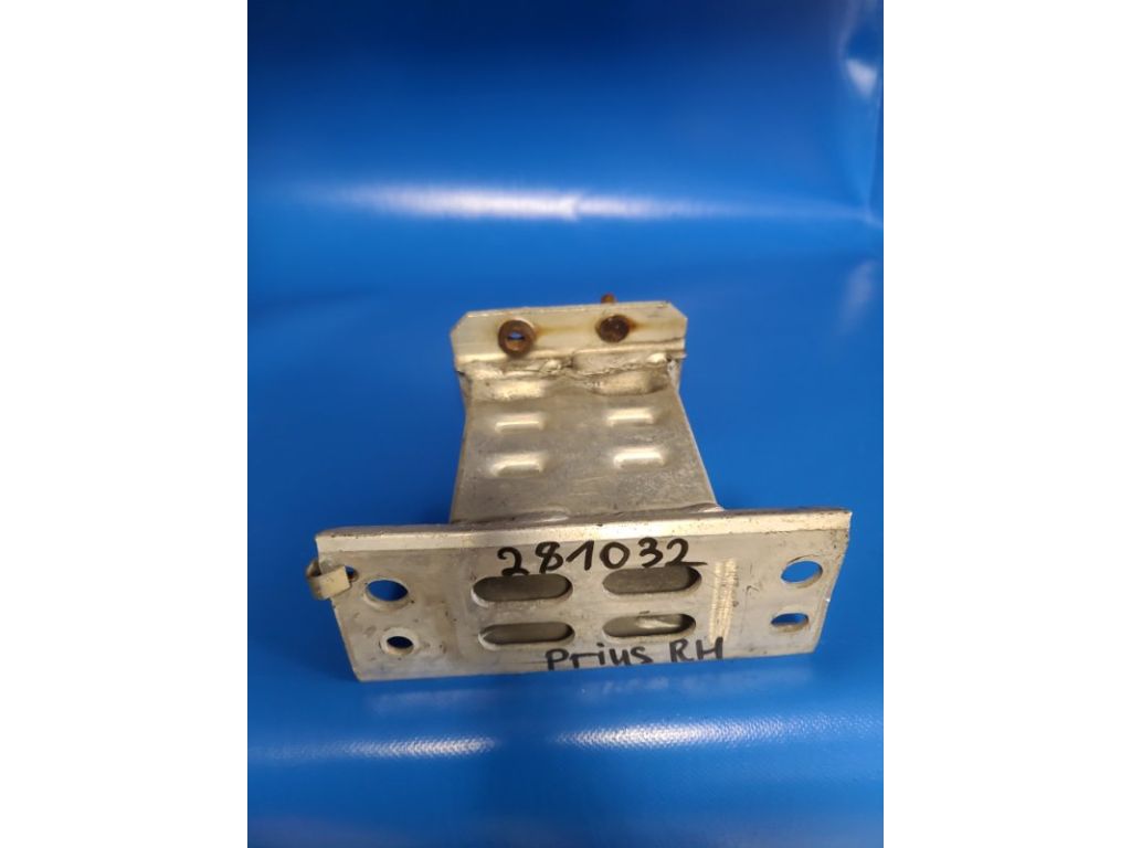 57013-47040 | Кронштейн усилителя переднего бампера прав. TOYOTA PRIUS - 30 09-17