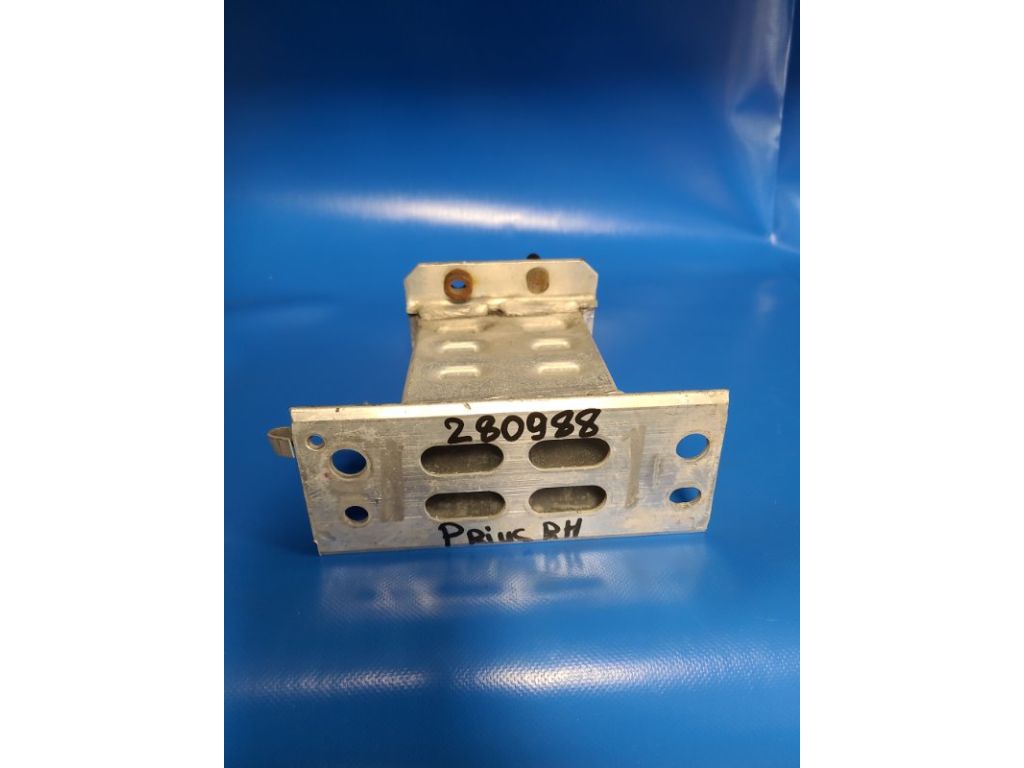 57013-47040 | Кронштейн/крепление усилителя переднего бампера прав. TOYOTA PRIUS - 30 09-17