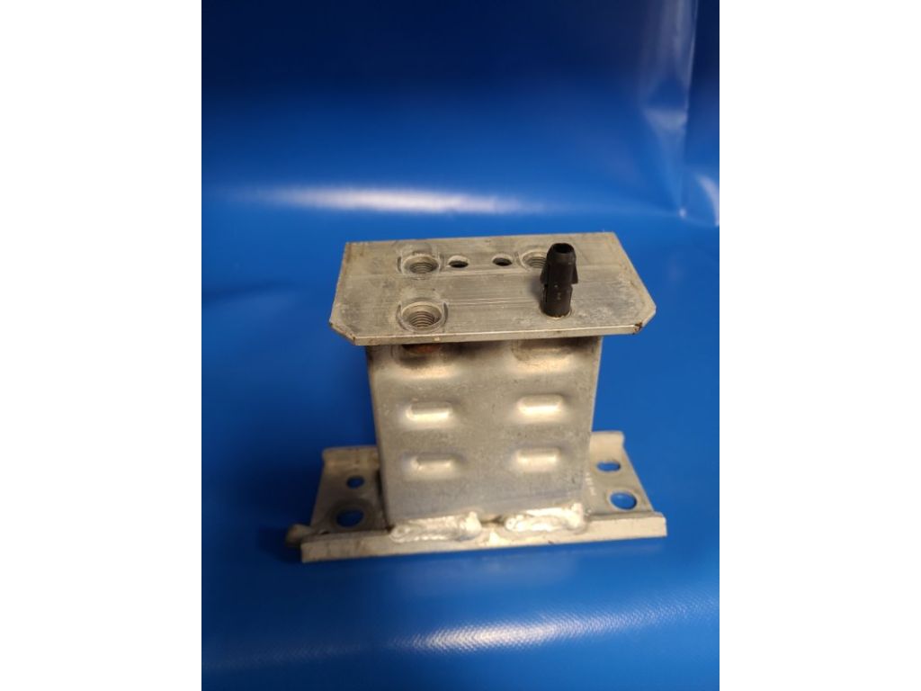 57013-47040 | Кронштейн/крепление усилителя переднего бампера прав. TOYOTA PRIUS - 30 09-17 - Фото 2