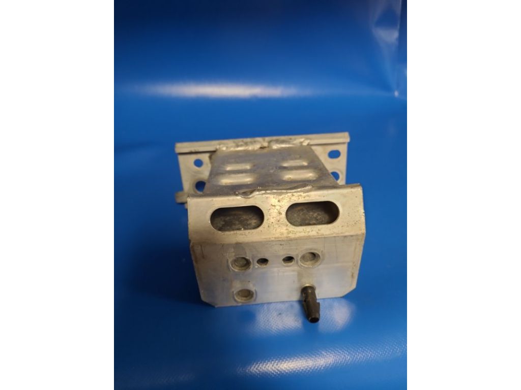 57013-47040 | Кронштейн/крепление усилителя переднего бампера прав. TOYOTA PRIUS - 30 09-17 - Фото 3