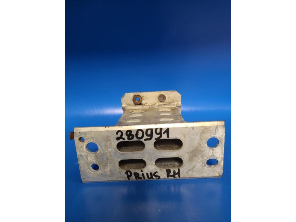 57013-47040 | Кронштейн/крепление усилителя переднего бампера прав. TOYOTA PRIUS - 30 09-17