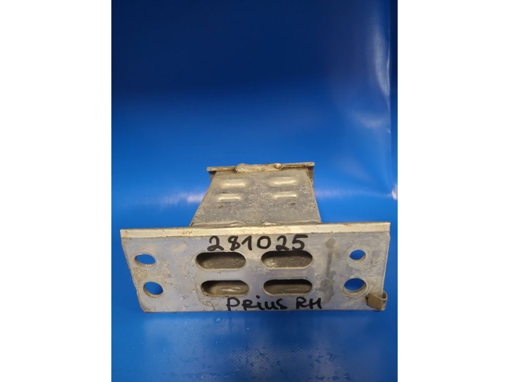 57013-47040 | Кронштейн усилителя переднего бампера прав. TOYOTA PRIUS - 30 09-17