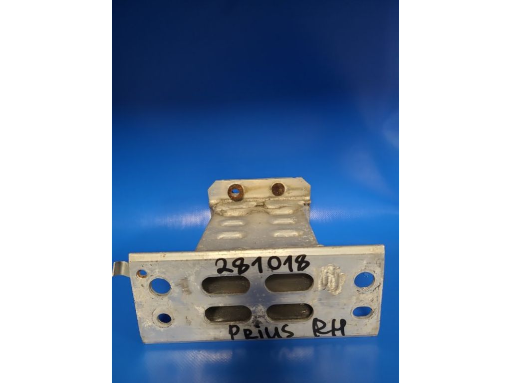 57013-47040 | Кронштейн/крепление усилителя переднего бампера прав. TOYOTA PRIUS - 30 09-17
