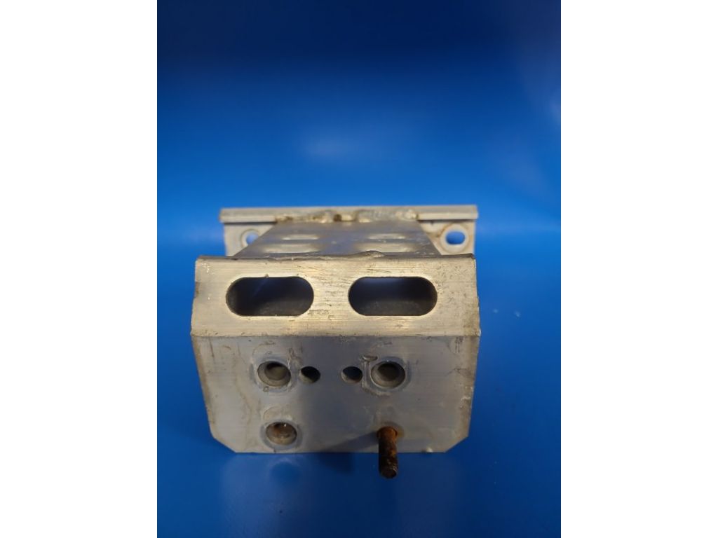57013-47040 | Кронштейн/крепление усилителя переднего бампера прав. TOYOTA PRIUS - 30 09-17 - Фото 3