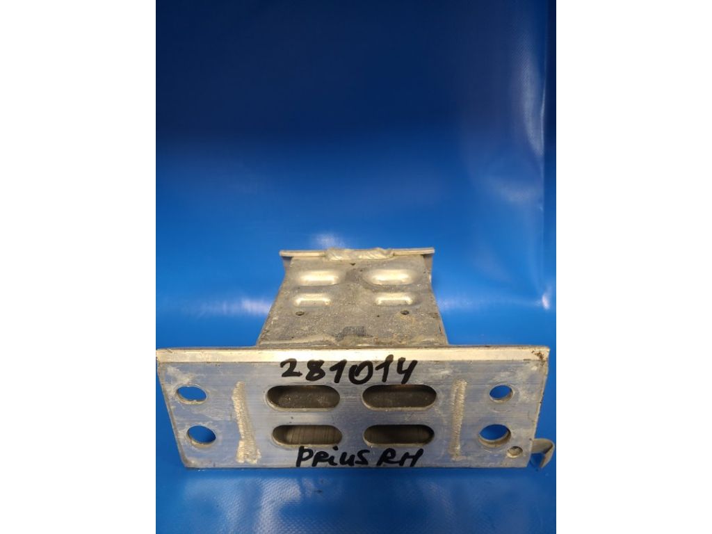 57013-47040 | Кронштейн/крепление усилителя переднего бампера прав. TOYOTA PRIUS - 30 09-17