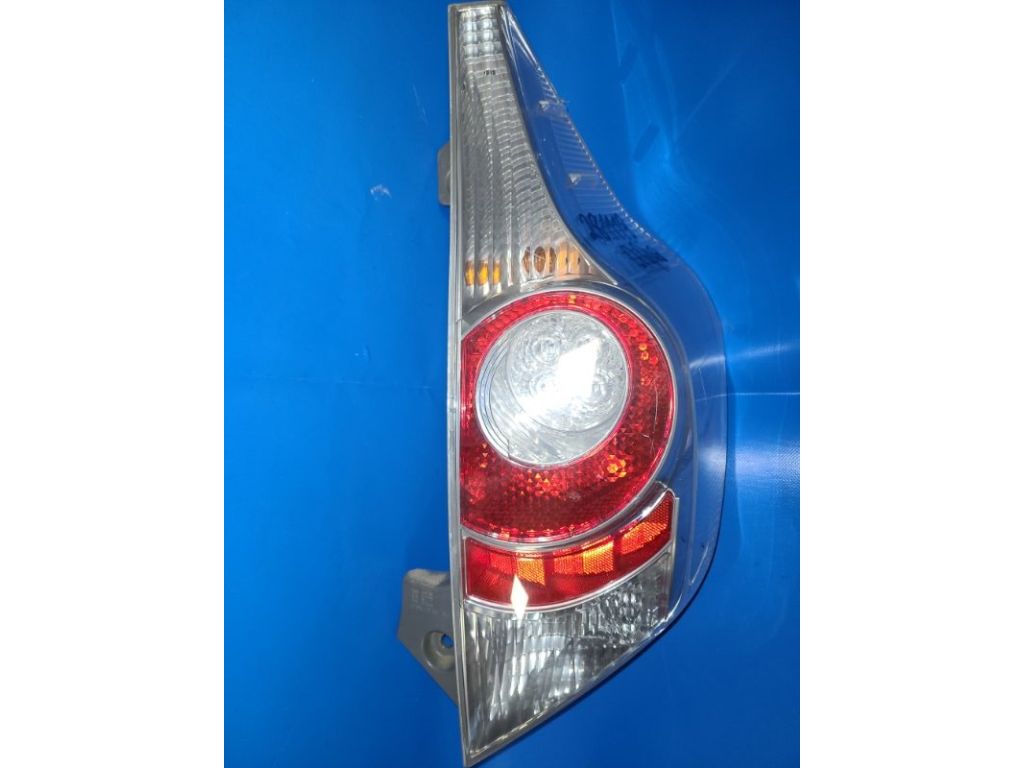 81551-52A92 | Ліхтар зовнішній задн. прав. TOYOTA PRIUS C/AQUA 11-14