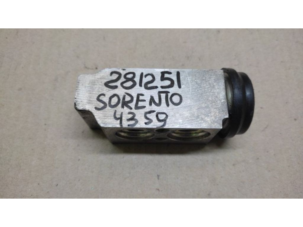 97604-2B100 | Клапан кондиционера KIA SORENTO XM 09-14