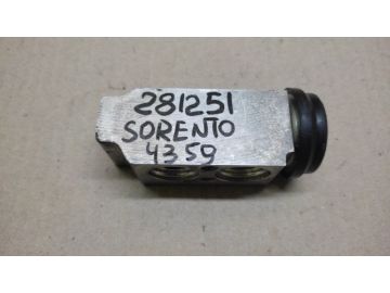 Клапан кондиционера KIA SORENTO XM 09-14