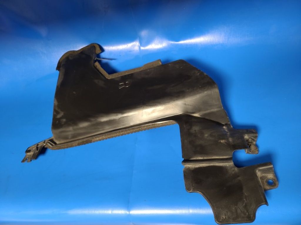 62822-3NA0A | Дефлектор радіатора прав. NISSAN LEAF 10-17