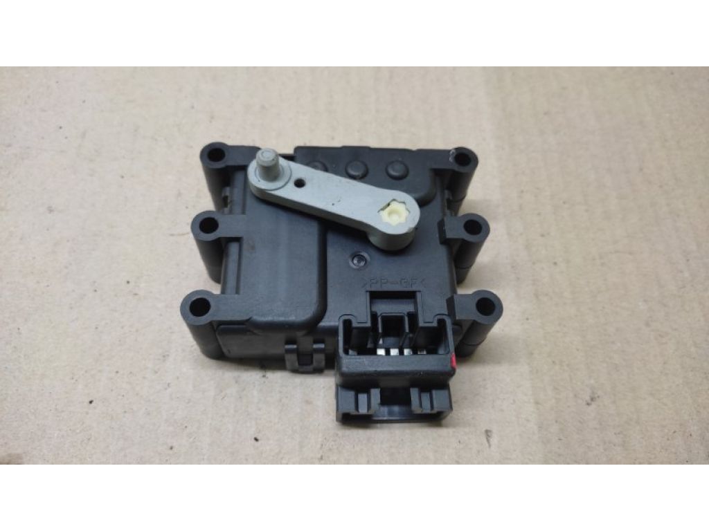 GJ6A-61-B60 | Моторчик заслонки печки MAZDA CX-7 06-12