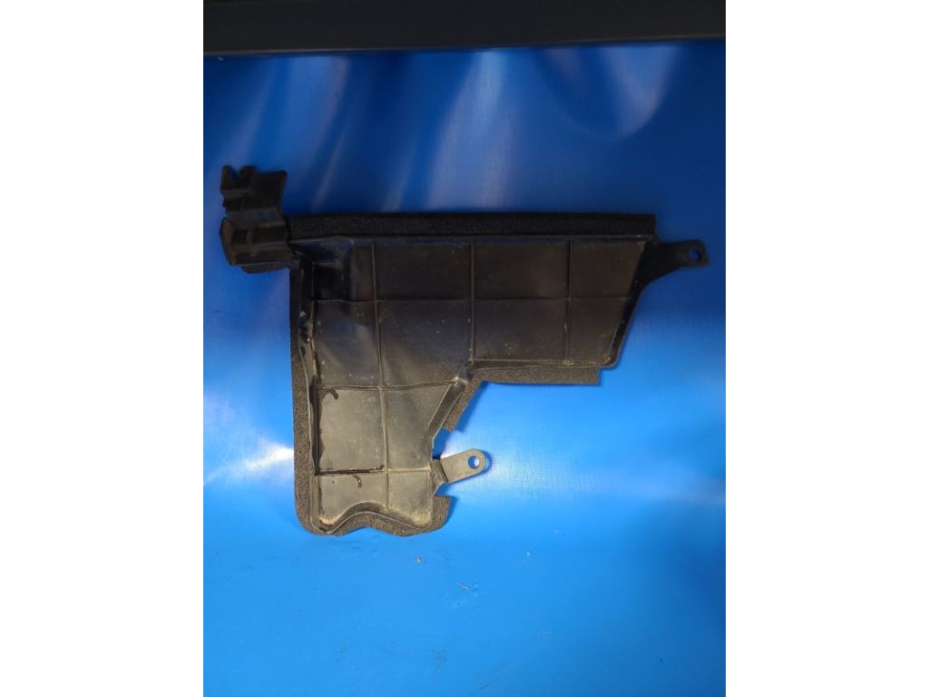 92184-3NK0A | Дефлектор радіатора прав. NISSAN LEAF 10-17 - Фото 2