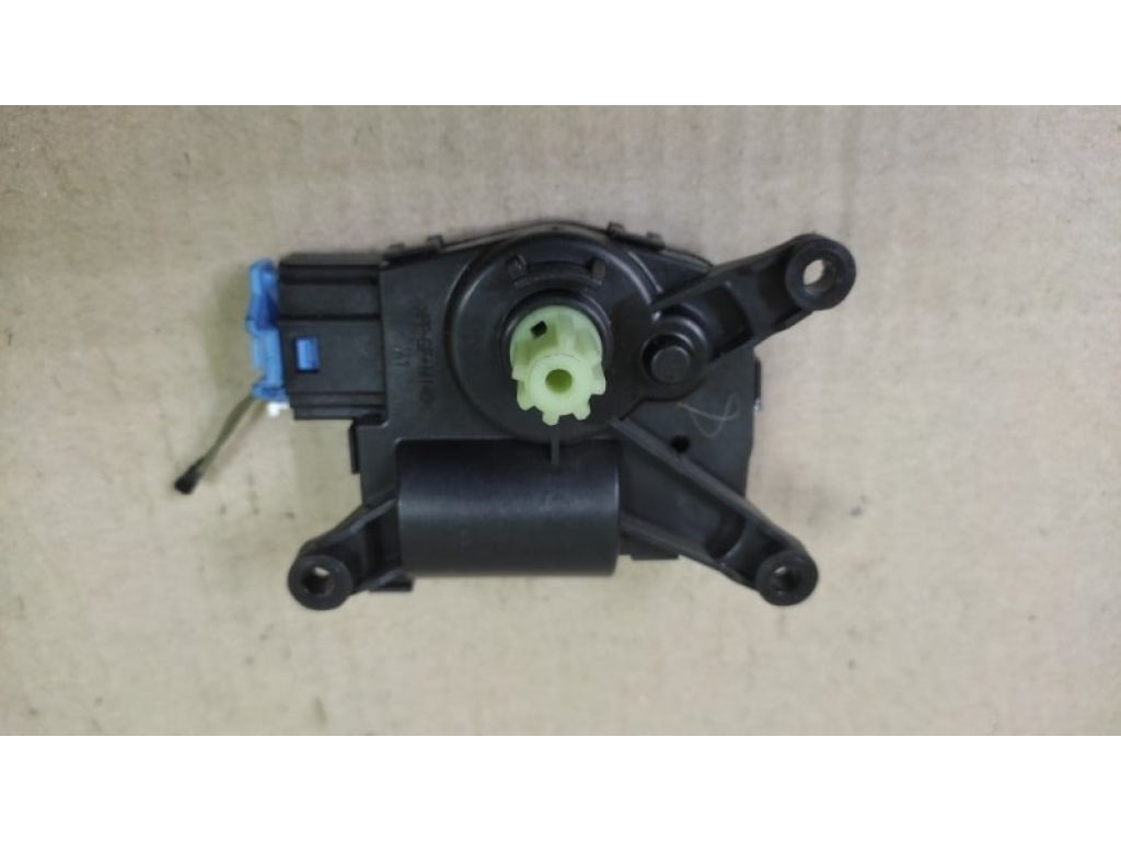 CV6Z-18731-A | Моторчик заслінки пічки FORD FOCUS 10-18