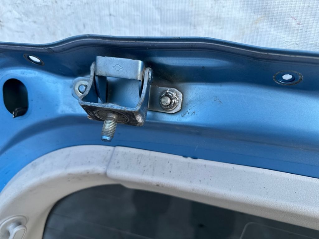 K010M-3NAMB | Кришка багажника NISSAN LEAF 10-17 - Фото 12