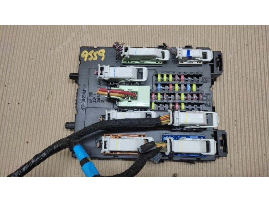 GV6Z-14A068-AH | Блок предохранителей салон FORD FOCUS 10-18