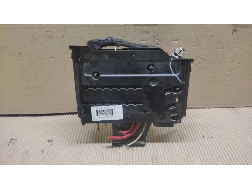 AV6Z-14A068-A | Блок предохранителей моторный отсек FORD FOCUS 10-18 - Фото 2