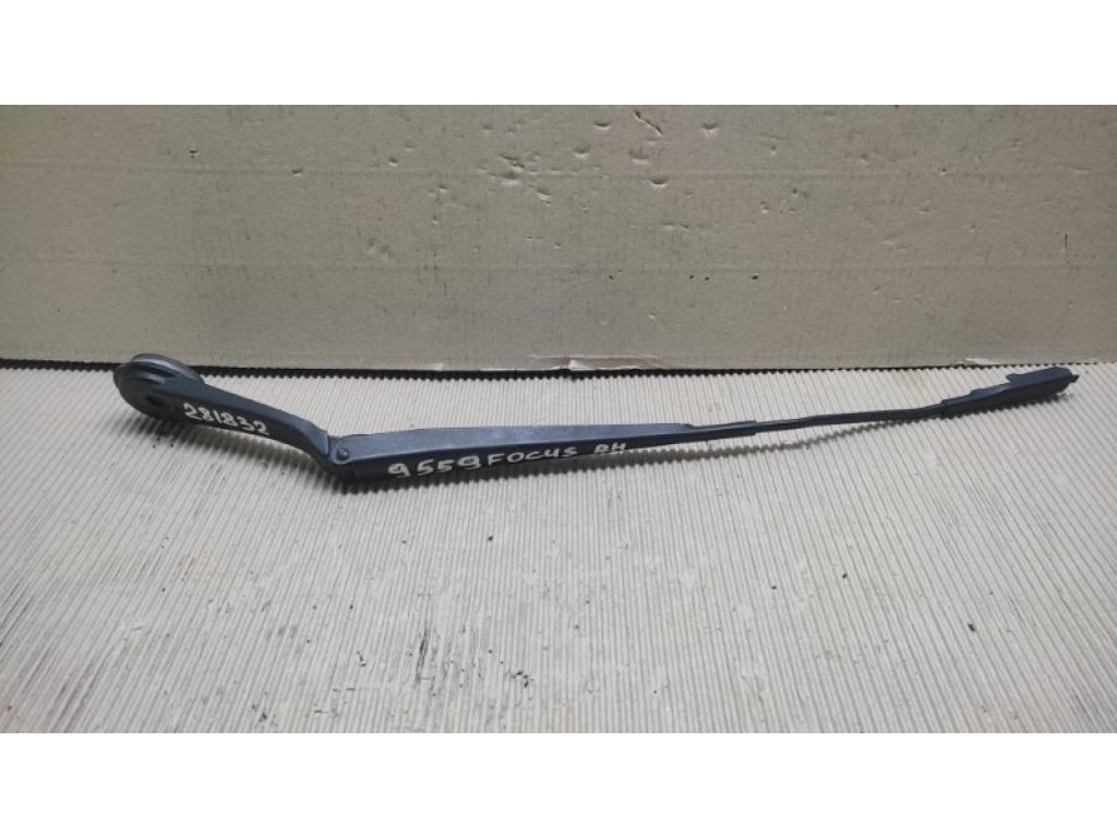 CP9Z-17526-A | Повідець склоочисника передній прав. FORD FOCUS 10-18