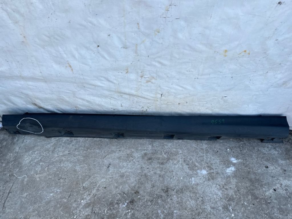 CP9Z-5810177-B | Накладка порогу зовнішня лів. FORD FOCUS 10-18