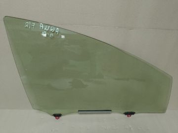 Скло дверей передн. прав. TOYOTA PRIUS C/AQUA 11-14