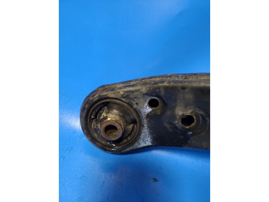 48069-02130 | Рычаг передней подвески нижний лев. TOYOTA AURIS 06-12 - Фото 2