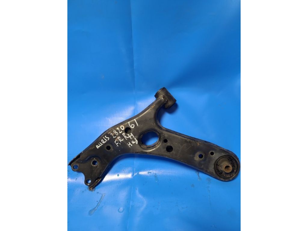48068-02130 | Рычаг передней подвески нижний прав. TOYOTA AURIS 06-12