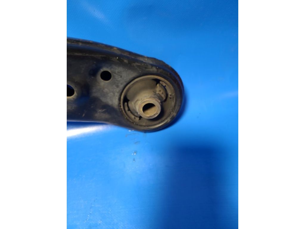 48068-02130 | Рычаг передней подвески нижний прав. TOYOTA AURIS 06-12 - Фото 3